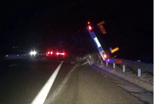 Ανετράπη νταλίκα εξαιτίας θυελλωδών ανέμων στην Εγνατία οδό