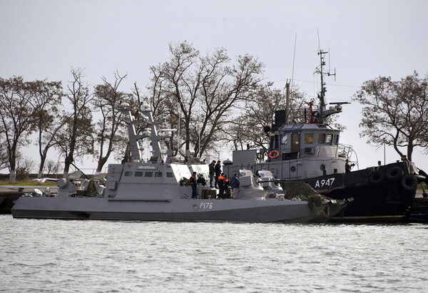 Η Ουκρανία καταγγέλλει την παράνομη κράτηση των 24 ναυτών από τη Ρωσία