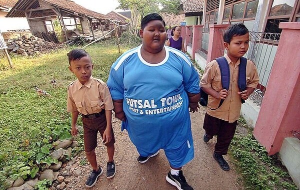 Το πιο παχύσαρκο παιδί στον κόσμο έχει χάσει ήδη το μισό βάρος του και θέλει να γίνει ποδοσφαιριστής