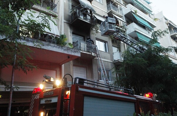 Πυρκαγιά σε διαμέρισμα στο Μαρούσι- Είχαν εγκλωβιστεί τρία άτομα (upd)
