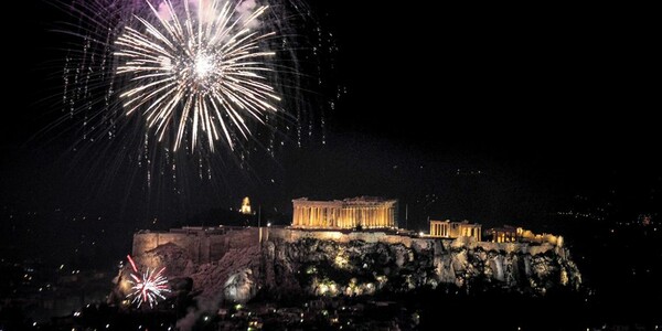 Πρωτοχρονιά: Γιορτή στο Θησείο για την Αθήνα και χιλιάδες πυροτεχνήματα στη Θεσσαλονίκη