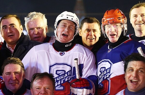 Ο Πούτιν σε φιλικό αγώνα χόκεϊ στην Κόκκινη Πλατεία