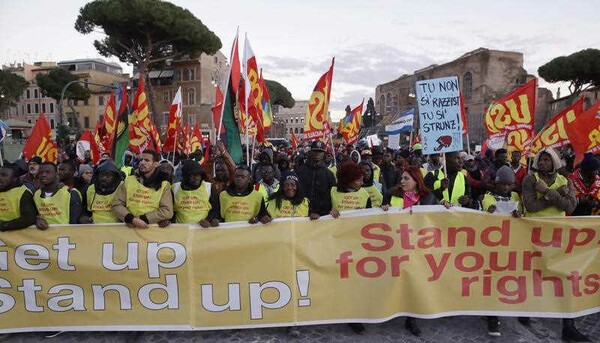 Χιλιάδες άνθρωποι στους δρόμους της Ρώμης διαδήλωσαν για τα δικαιώματα των μεταναστών