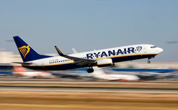 Ryanair: Δεν διακόπτει μόνο το Αθήνα - Θεσσαλονίκη, αλλά και τις πτήσεις για Μύκονο, Ρόδο και Χανιά