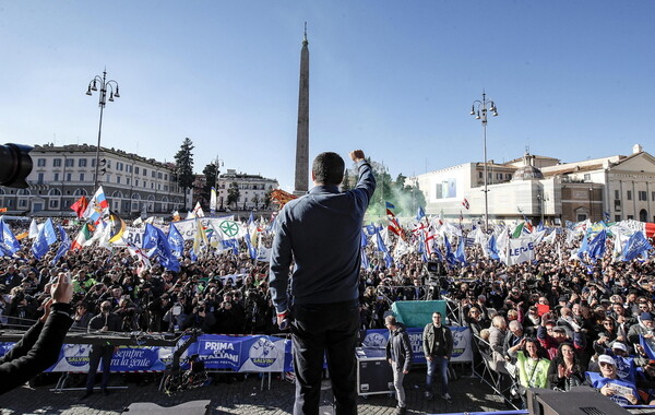 Συγκέντρωση στην «Πλατεία του Λαού» της Ρώμης διοργάνωσε ο Σαλβίνι