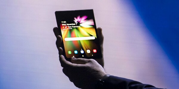 Έκλεψαν την τεχνολογία για το κινητό που διπλώνει από τη Samsung