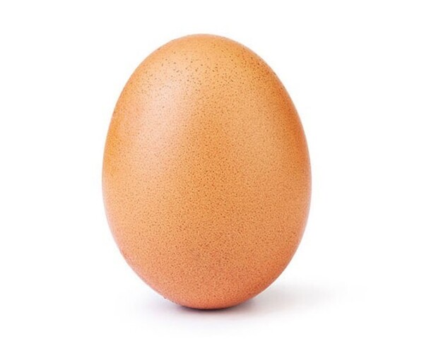 Ποια Κάιλι Τζένερ; Αυτό το αυγό είναι πλέον η πιο διάσημη φωτογραφία του Ιnstagram