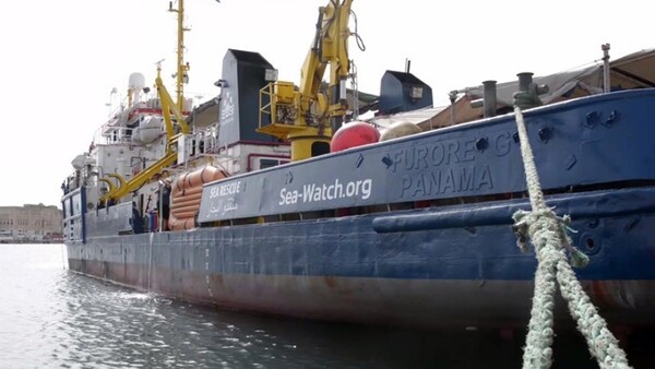 Για 6η μέρα δεν βρίσκει λιμάνι το πλοίο της Sea Watch με 32 μετανάστες