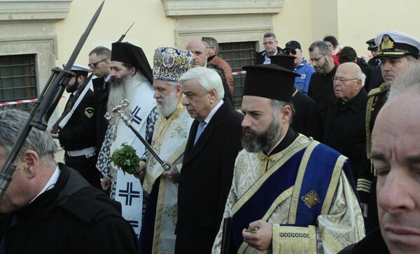 Οι ευχές των πολιτικών αρχηγών για τα Θεοφάνεια- Πολιτική χροιά στα μηνύματα