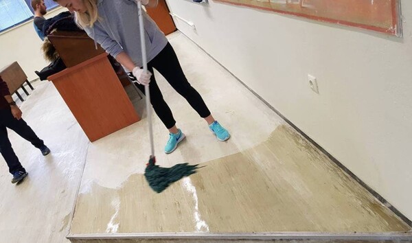 ΑΠΘ: Φοιτητές της Θεολογικής Σχολής καθάρισαν τους χώρους που διέλυσαν οι κουκουλοφόροι