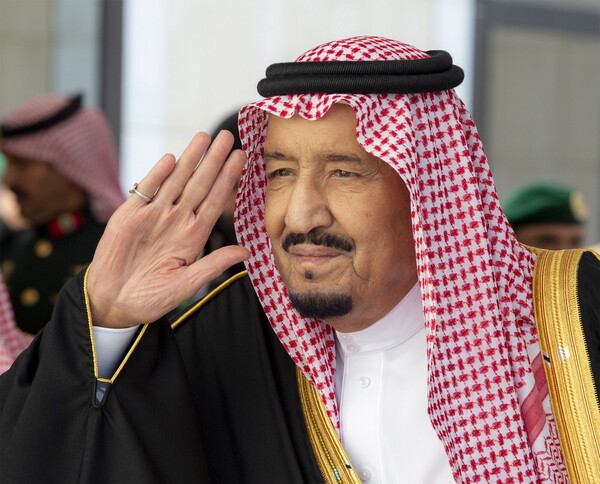 Σαουδική Αραβία: Αιφνιδιαστικός κυβερνητικός ανασχηματισμός από τον βασιλιά Σαλμάν