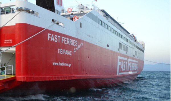Μηχανική βλάβη στο Fast Ferries Andros με 686 επιβάτες – Επιστρέφει στη Ραφήνα