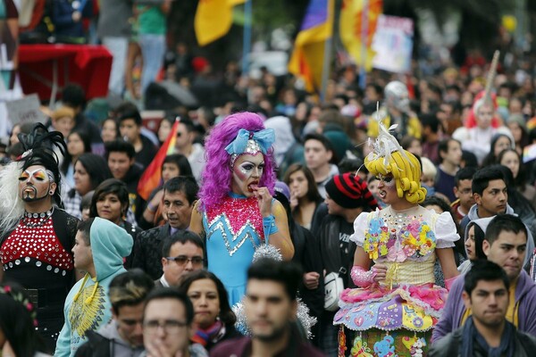 Η συντηρητική, καθολική Χιλή ενέκρινε νόμο ορόσημο για τα transgender άτομα