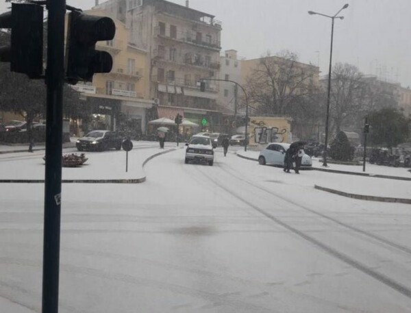 Η κακοκαιρία χτυπά άγρια την Κέρκυρα - Χαλάζι και χιόνι μετά από 13 χρόνια στην πόλη