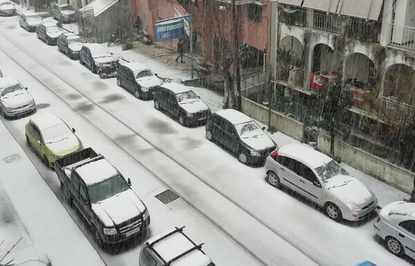 Η κακοκαιρία χτυπά άγρια την Κέρκυρα - Χαλάζι και χιόνι μετά από 13 χρόνια στην πόλη