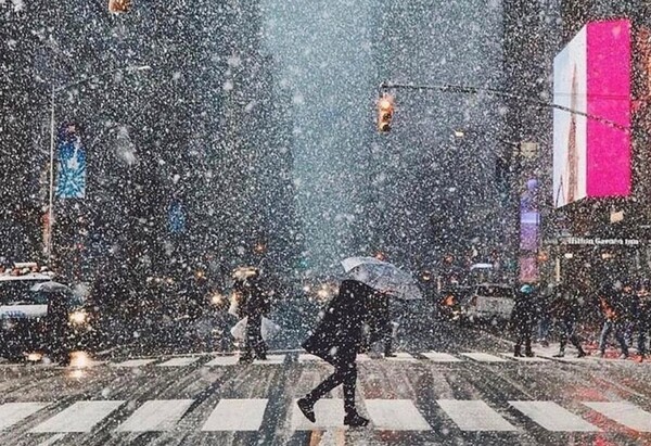 Ξαφνική χιονοθύελλα στη Νέα Υόρκη μεταμόρφωσε την πόλη - ΦΩΤΟΓΡΑΦΙΕΣ
