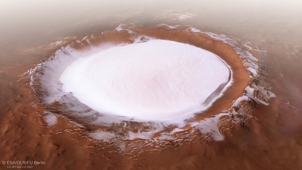 Ο «χιονισμένος» κρατήρας - Χριστουγεννιάτικο κλίμα και στον Άρη