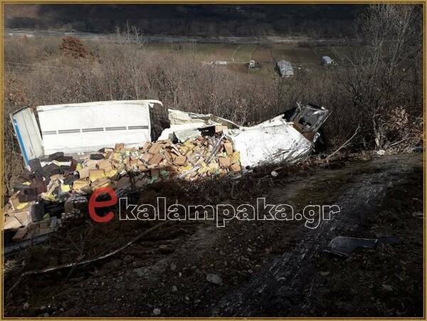 Θανατηφόρο τροχαίο στην Καλαμπάκα- Νταλίκα έπεσε σε χαράδρα