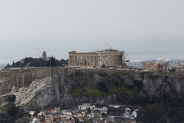 Φωτογραφίες: Mαχητικά αεροσκάφη και ελικόπτερα πάνω από τον Ακρόπολη για την πρόβα της παρέλασης