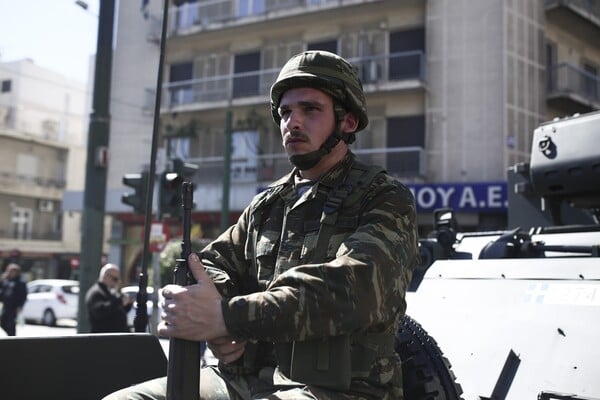 F-16, τανκς, εύζωνες και πεζοναύτες στην παρέλαση της 25ης Μαρτίου