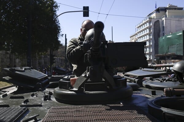 F-16, τανκς, εύζωνες και πεζοναύτες στην παρέλαση της 25ης Μαρτίου