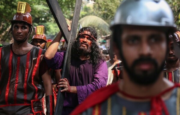 Η Μεγάλη Παρασκευή των Καθολικών σε όλο τον κόσμο