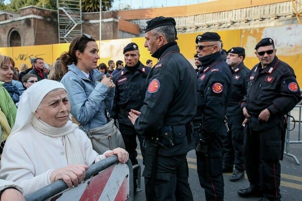 Η Μεγάλη Παρασκευή των Καθολικών σε όλο τον κόσμο