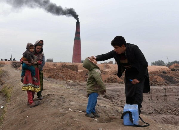 ΠΟΥ: Η μόλυνση του περιβάλλοντος σκοτώνει 1,7 εκατ. παιδιά τον χρόνο