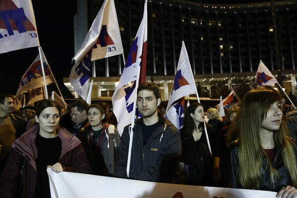 «Φρούριο» το Χίλτον για τη διαδήλωση του ΠΑΜΕ - Κλούβες και ΜΑΤ απέκλεισαν την περιοχή