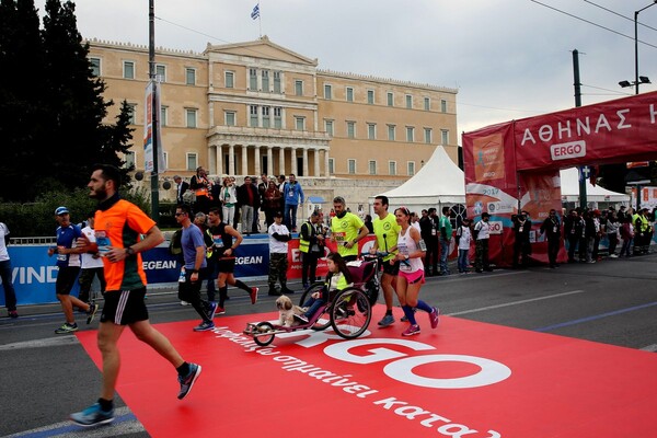 Πάνω από 20.000 δρομείς στον Ημιμαραθώνιο της Αθήνας - Μεγάλοι νικητές ο Ιωάννης Ζερβάκης και η Ουρανία Ρεμπούλη