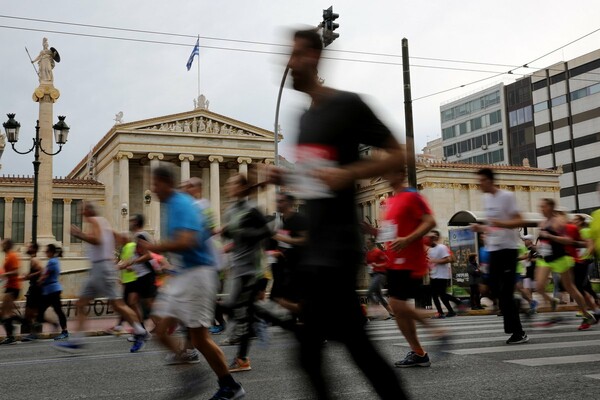 Πάνω από 20.000 δρομείς στον Ημιμαραθώνιο της Αθήνας - Μεγάλοι νικητές ο Ιωάννης Ζερβάκης και η Ουρανία Ρεμπούλη