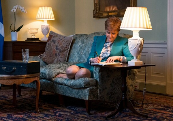 Η Στέρτζον στέλνει επιστολή στη Μέι και ζητά επισήμως νέο δημοψήφισμα για την ανεξαρτησία της Σκωτίας
