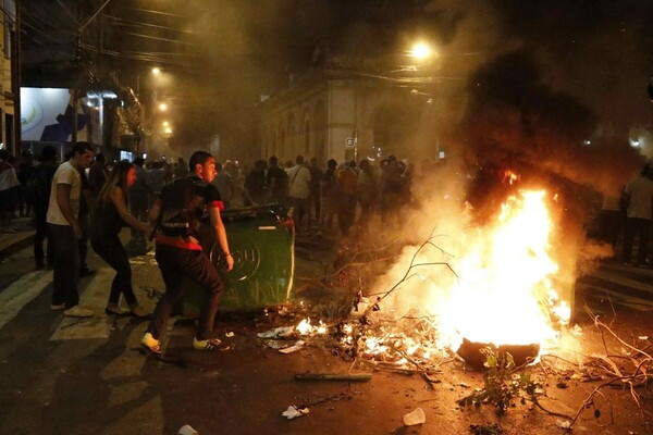 Χαός και οργή στην Παραγουάη: Νεκρός από σφαίρα καουτσούκ ένας 25χρονος που διαδήλωνε