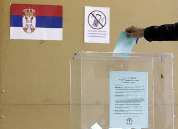 Προεδρικές εκλογές σήμερα στη Σερβία- Αδιαφιλονίκητο φαβορί ο Αλεξάντερ Βούτσιτς