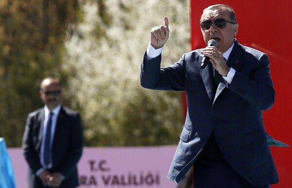 Ο Ερντογάν λέει πως ενδέχεται να οργανώσει δημοψήφισμα για επαναφορά της θανατικής ποινής