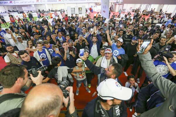 1000 πρόσφυγες στη Θεσσαλονίκη ετοιμάζονται να δουν το Ρεάλ Μαδρίτης - Μπαρτσελόνα