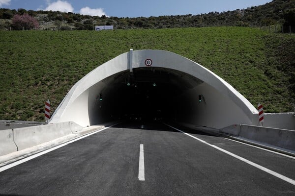 Τέμπη: Φωτογραφίες από τα εγκαίνια της σήραγγας που θεωρείται η μεγαλύτερη των Βαλκανίων