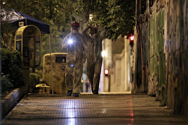 Πού στρέφονται οι έρευνες και τι ψάχνει η Αντιτρομοκρατική μετά την έκρηξη βόμβας στη Eurobank