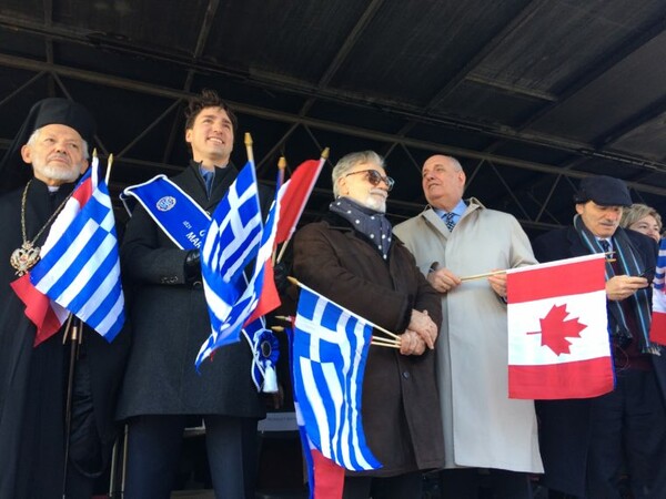 O Τρουντό με την ελληνική σημαία στην παρέλαση -Φώναζε «Χρόνια Πολλά» και «Ζήτω η Ελλάς»