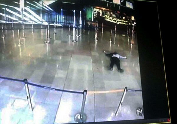 Παρίσι: Στη δημοσιότητα η φωτογραφία του νεκρού δράστη της επίθεσης στο αεροδρόμιο