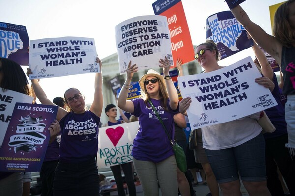 ΗΠΑ: Μπλόκο στο ν/σ που περιόριζε το δικαίωμα των γυναικών στην άμβλωση