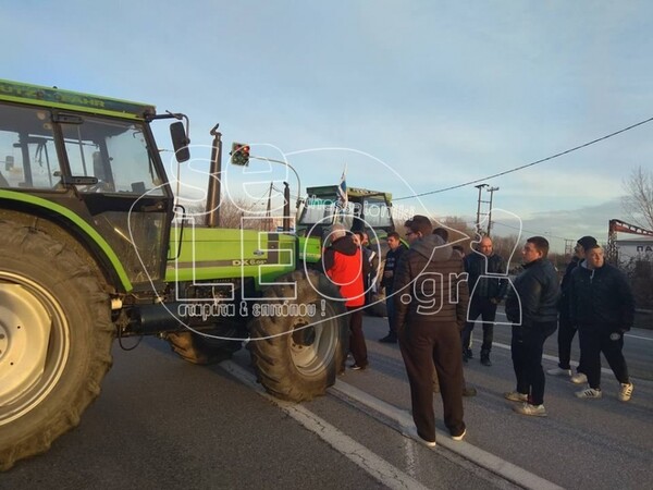 Αγρότες απέκλεισαν την εθνική οδό Θεσσαλονίκης – Σερρών