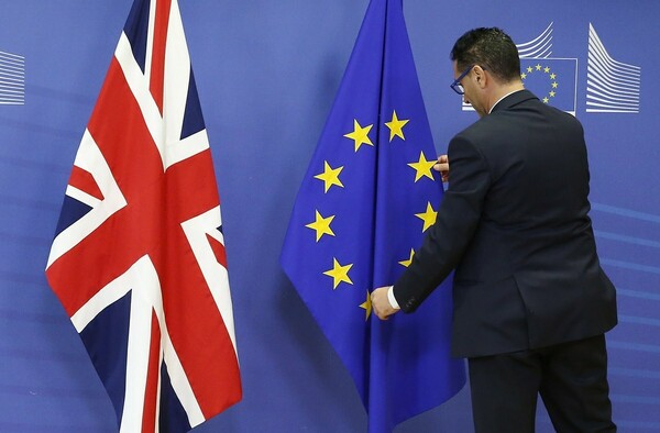 Brexit χωρίς συμφωνία θα φέρει βίζα για τους Ευρωπαίους πολίτες