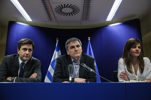 Τσακαλώτος - Αχτσιόγλου ενημέρωσαν τους ΑΝΕΛ για τη διαπραγμάτευση: Μείωση αφορολογήτου στις 6.000 ευρώ