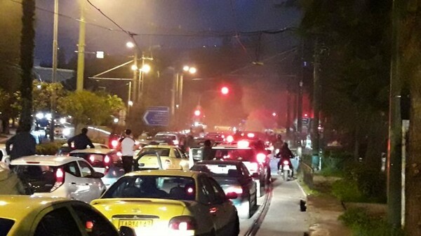 Κυκλοφοριακό χάος στο Ζάππειο: Φορτηγάκι πήρε φωτιά στο δρόμο