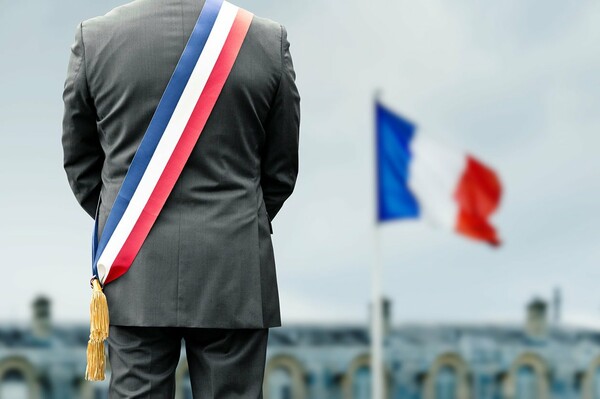Γαλλία: Ξεκίνησε η ψηφοφορία στα υπερπόντια γαλλικά εδάφη