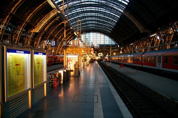 Εκκενώθηκε σιδηροδρομικός σταθμός στην Φρανκφούρτη μετά από απειλή για βόμβα