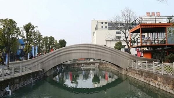 Ολοκληρώθηκε η μεγαλύτερη γέφυρα που έχει κατασκευαστεί από 3D printer