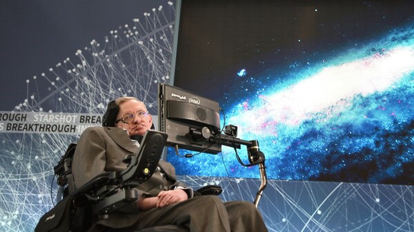 O Hawking κάνει οντισιόν για τη φωνή που θα αντικαταστήσει αυτή που έχει εδώ και 30 χρόνια