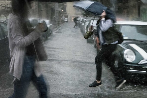 Προβλήματα από την κακοκαιρία στην Αττική - Κλειστή η Πειραιώς